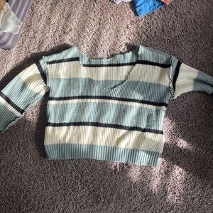 Cute off the shoulder sweater m